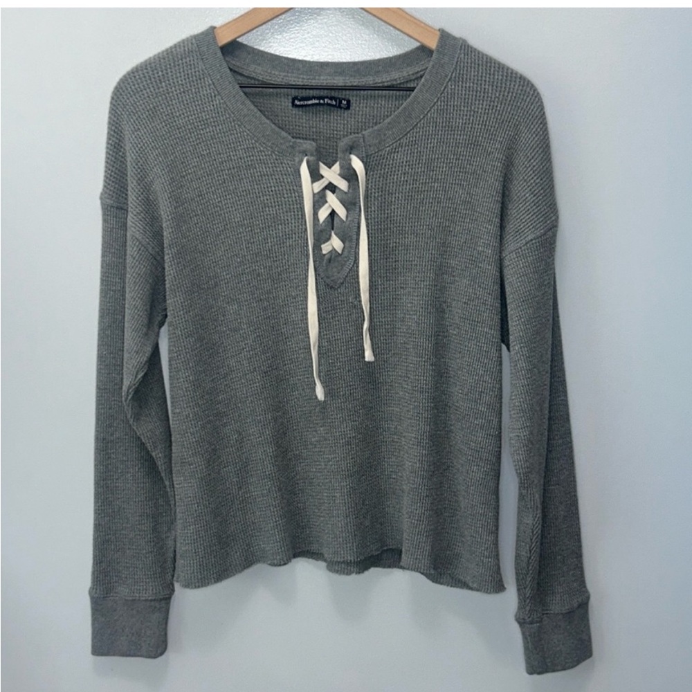 Women’s Abercrombie & Fitch Waffle Knit Lace Up Long Sleeve Top. Size Medium.